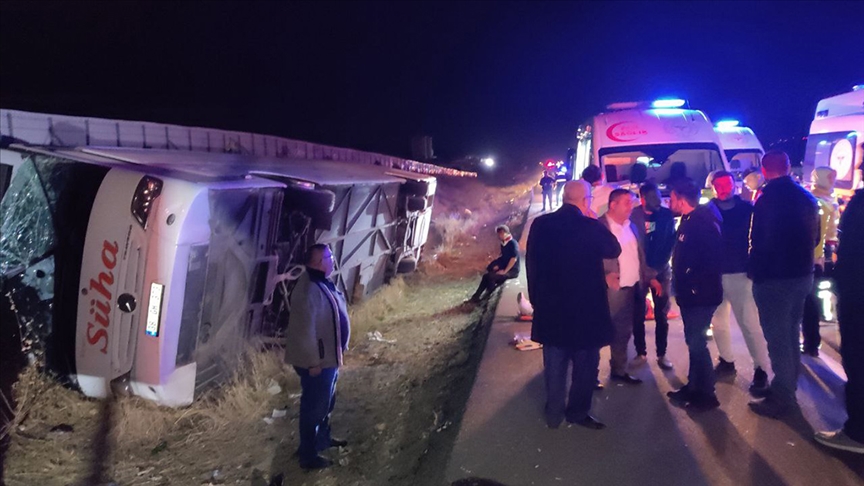 Ankarada yol qəzası - 17 nəfər yaralandı 